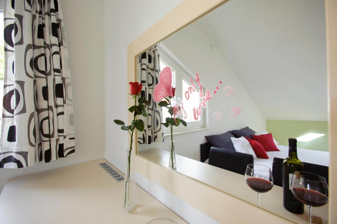 Room In Bb - Delightfull Room For 2 プロマイナ エクステリア 写真